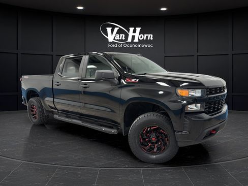 Used 2022 Chevrolet Silverado 1500 Custom Trail Boss w/ LPO, Dark Essentials Package AWD/4WD image 1