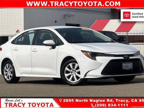 Certified 2025 Toyota Corolla LE image 1