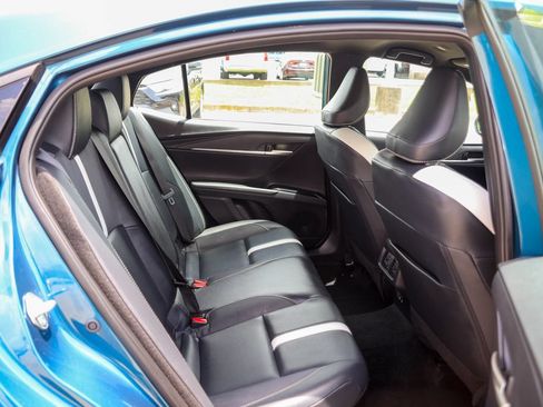 Used 2025 Toyota Camry SE FWD image 12