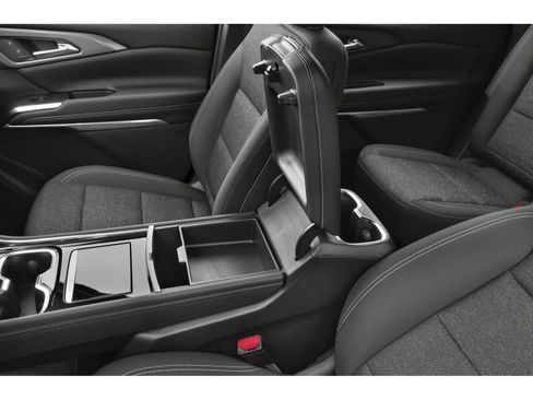 New 2027 Chevrolet Traverse LT w/ Sun and Wheel Package FWD image 9