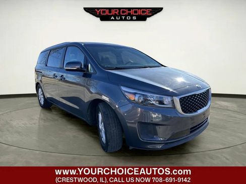 Used 2017 Kia Sedona LX w/ LX Essentials Premium Package FWD image 7