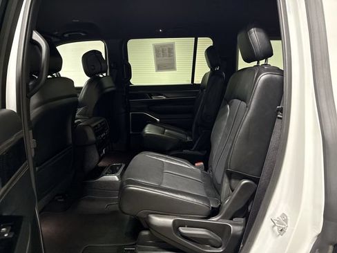 Used 2024 Jeep Wagoneer Series II AWD/4WD image 23