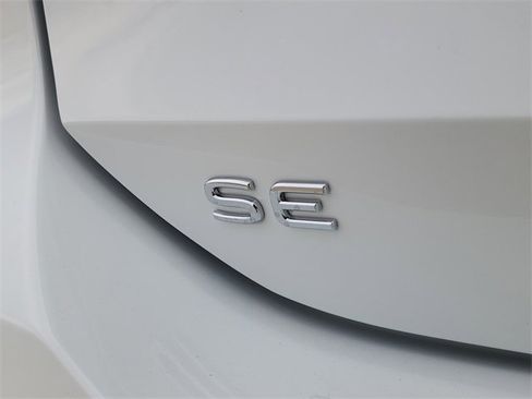 New 2025 Volkswagen Tiguan SE image 5