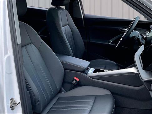 Used 2025 Audi Q5 Premium w/ Convenience Package image 29