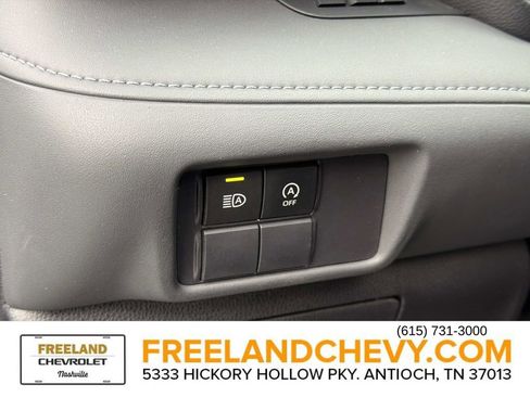 Used 2023 Toyota Highlander L image 32