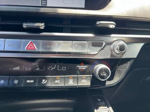 Used 2024 Kia Telluride SX Prestige w/ Towing Package AWD/4WD image 23