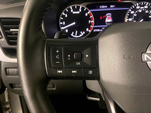 Used 2025 Nissan Rogue SV AWD/4WD image 18