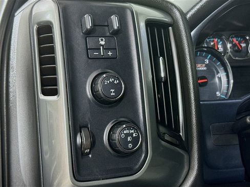 Used 2018 Chevrolet Silverado 2500 LT w/ LT Convenience Package image 10