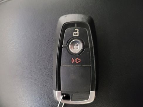 Used 2019 Ford Edge SEL FWD image 32