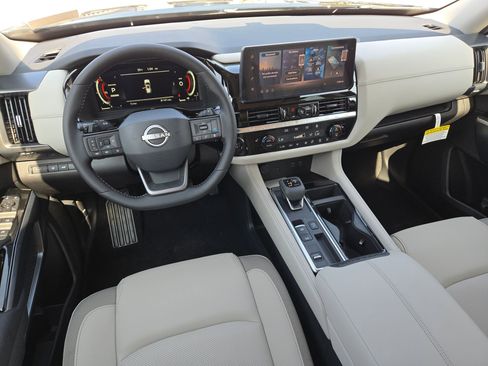 New 2026 Nissan Pathfinder SL image 13