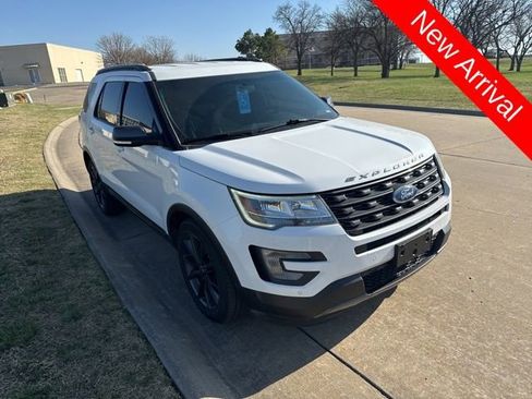 Used 2017 Ford Explorer XLT w/ Equipment Group 202A image 1