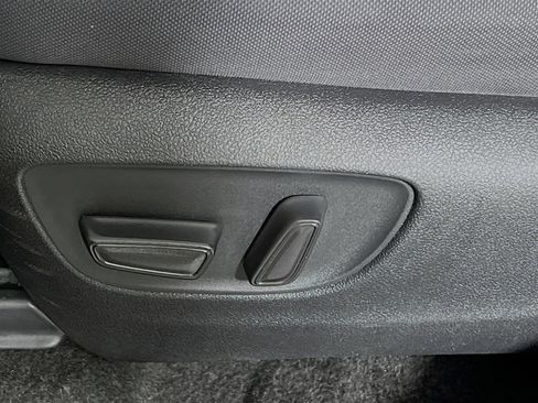 Used 2024 Toyota Highlander LE image 16