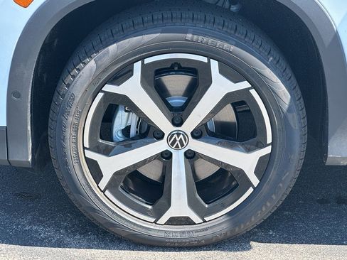New 2025 Volkswagen Tiguan SE image 5