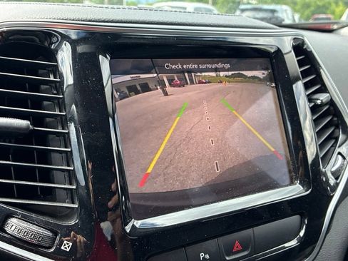 Used 2019 Jeep Cherokee Limited AWD/4WD image 26