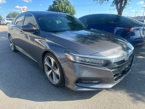 Used 2018 Honda Accord Touring image 3