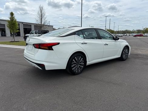Used 2025 Nissan Altima 2.5 SV FWD image 6