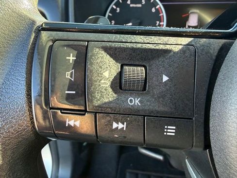 Used 2022 Nissan Rogue SV image 15