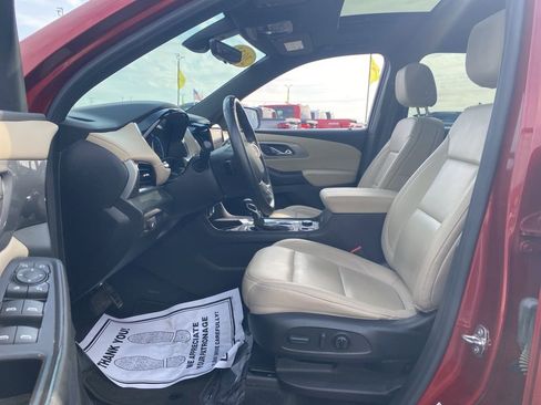 Used 2022 Chevrolet Traverse LT w/ LT Premium Package image 21