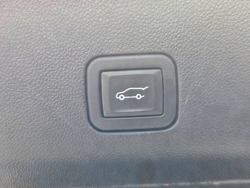 Used 2023 GMC Yukon XL Denali AWD/4WD image 36