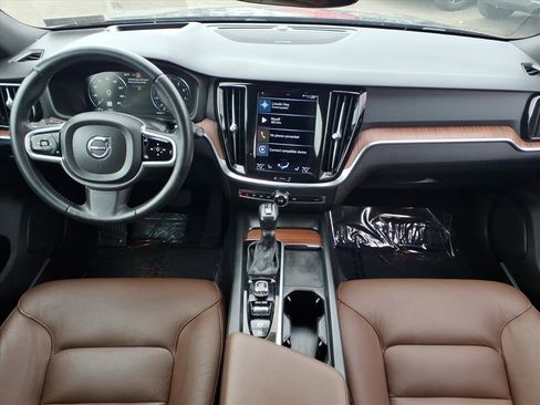 Used 2021 Volvo V60 T5 Cross Country image 15