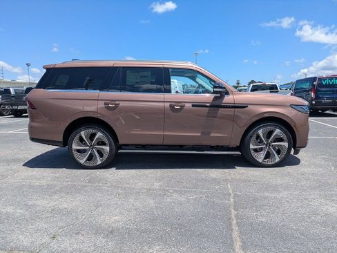 New 2026 Lincoln Navigator Black Label AWD/4WD image 3