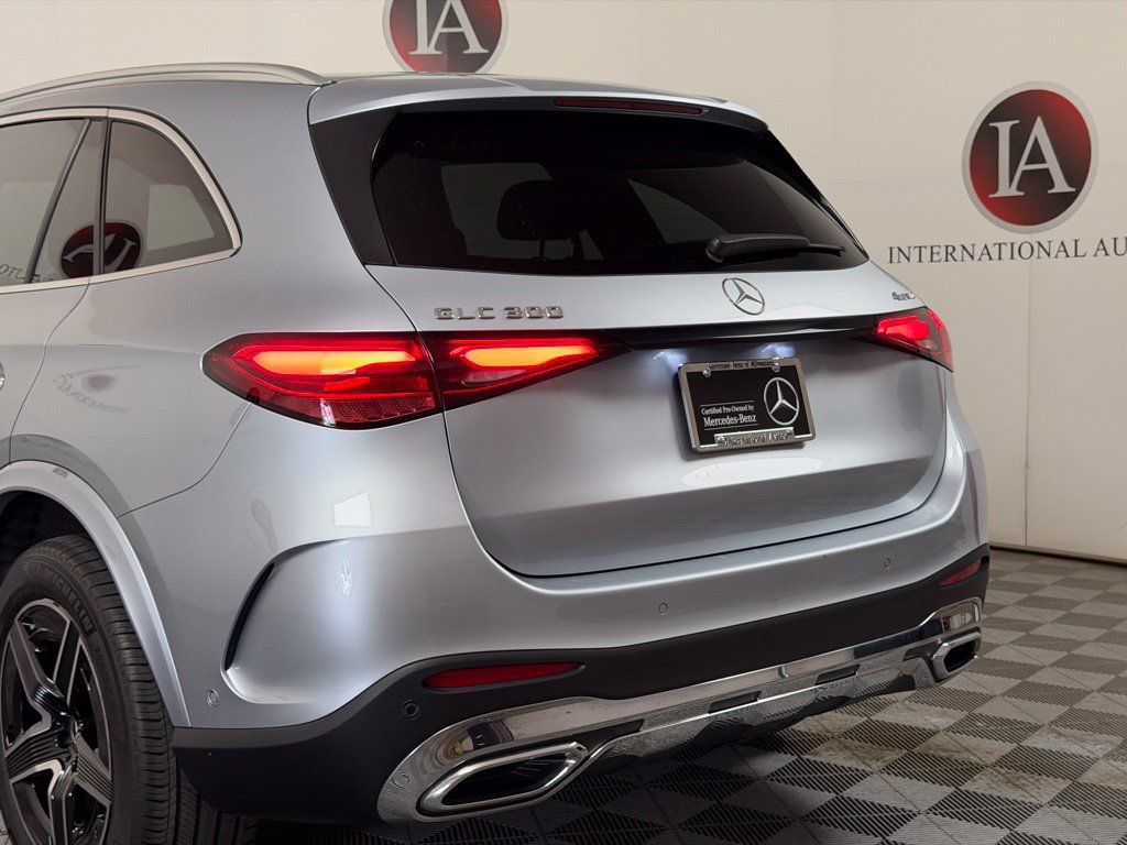 Used 2025 Mercedes-Benz GLC 300 4MATIC image 10