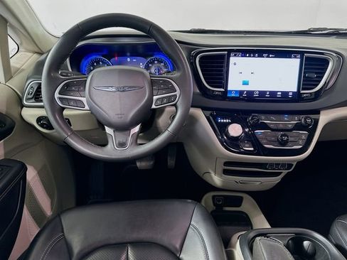 Used 2023 Chrysler Pacifica Touring-L FWD image 23
