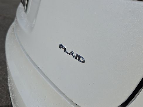 Used 2021 Tesla Model S Plaid image 8