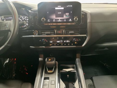 Used 2024 Nissan Pathfinder SV AWD/4WD image 11