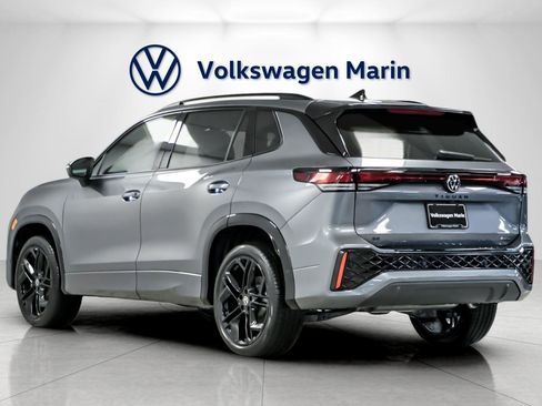 New 2026 Volkswagen Tiguan SE R-Line image 3