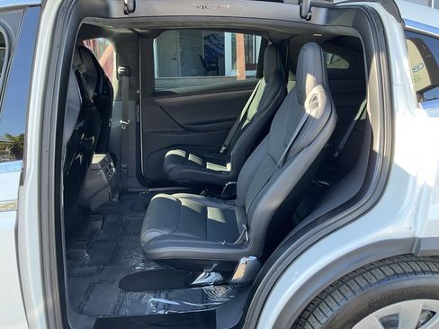 Used 2016 Tesla Model X 90D image 22
