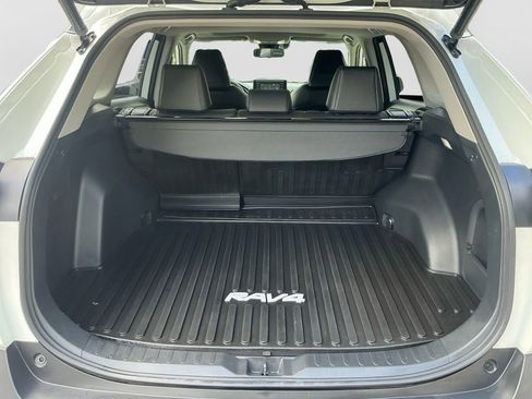 Used 2022 Toyota RAV4 XLE Premium AWD/4WD image 17