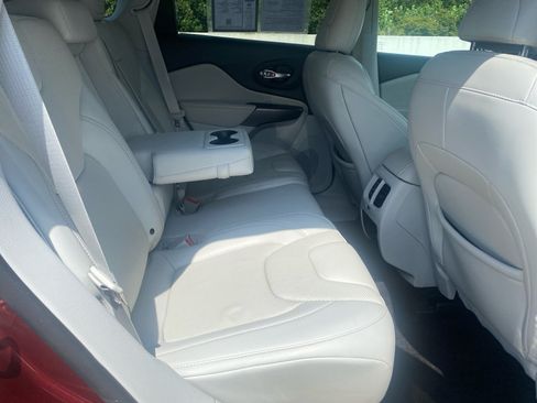 Used 2019 Jeep Cherokee Limited AWD/4WD image 33