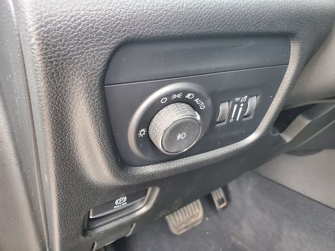 Used 2023 Jeep Grand Cherokee Limited AWD/4WD image 21