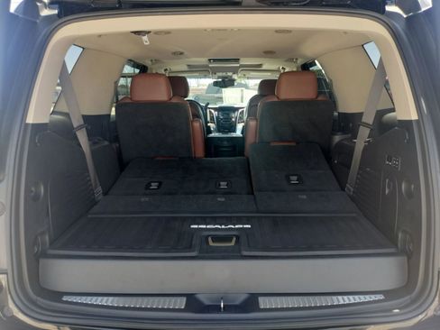 Used 2015 Cadillac Escalade Luxury AWD/4WD image 8