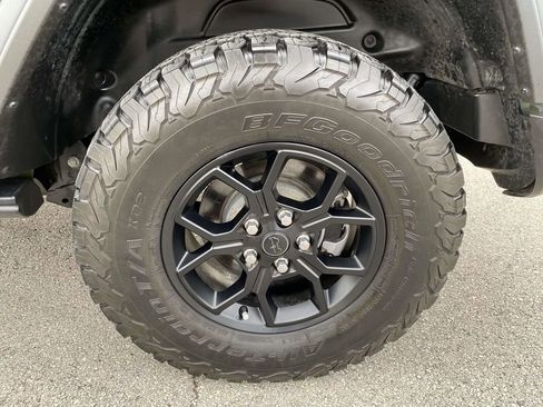 Used 2024 Jeep Wrangler Willys image 7