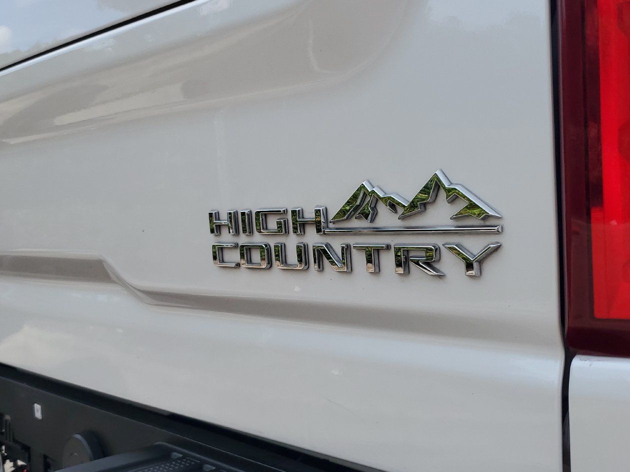 Used 2023 Chevrolet Silverado 2500 High Country w/ Z71 Off-Road Package AWD/4WD image 8