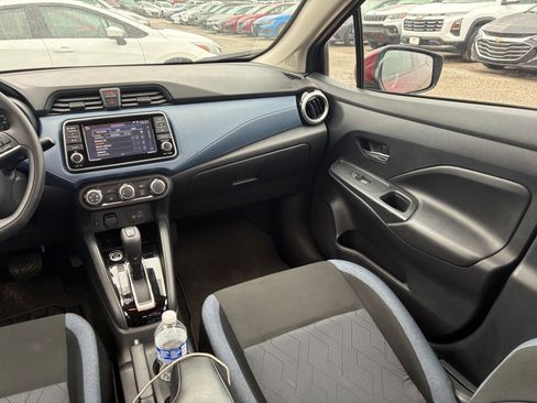 Used 2025 Nissan Versa SV image 30