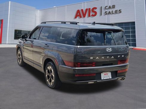 Used 2025 Hyundai Santa Fe SEL FWD image 3