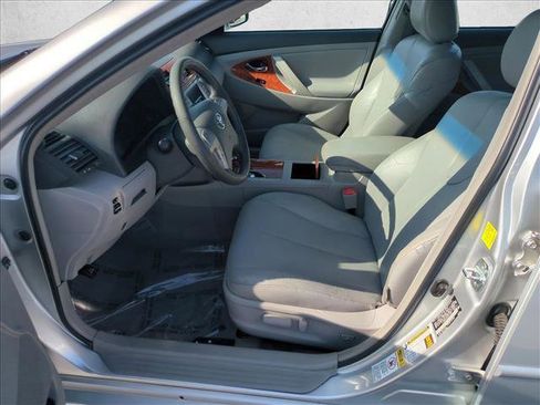 Used 2011 Toyota Camry XLE w/ SE/XLE Extra-Value Pkg image 17