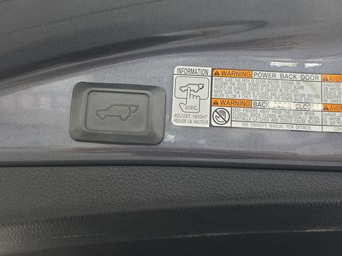 Used 2017 Toyota RAV4 Limited image 13