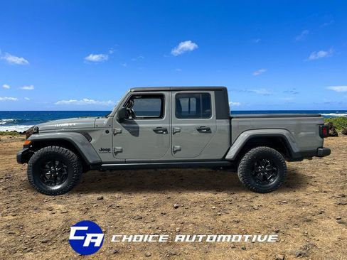 Used 2021 Jeep Gladiator Sport AWD/4WD image 3