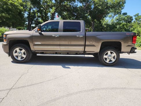Used 2015 Chevrolet Silverado 2500 High Country w/ High Country Premium Package AWD/4WD image 4
