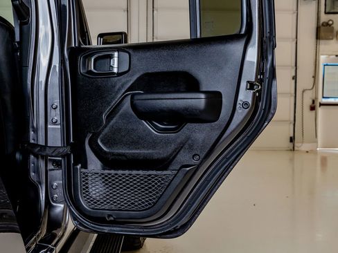 Used 2023 Jeep Gladiator Rubicon w/ LED Lighting Group image 40