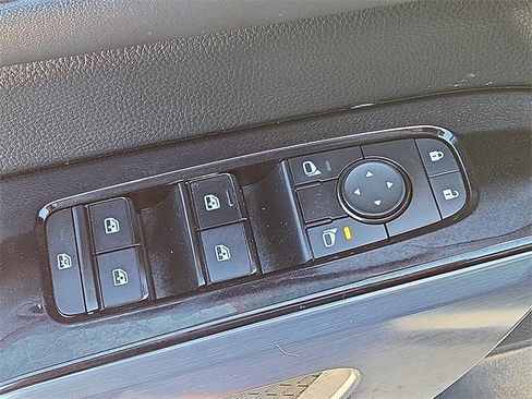 Used 2022 Nissan Pathfinder SL w/ SL Premium Package image 13