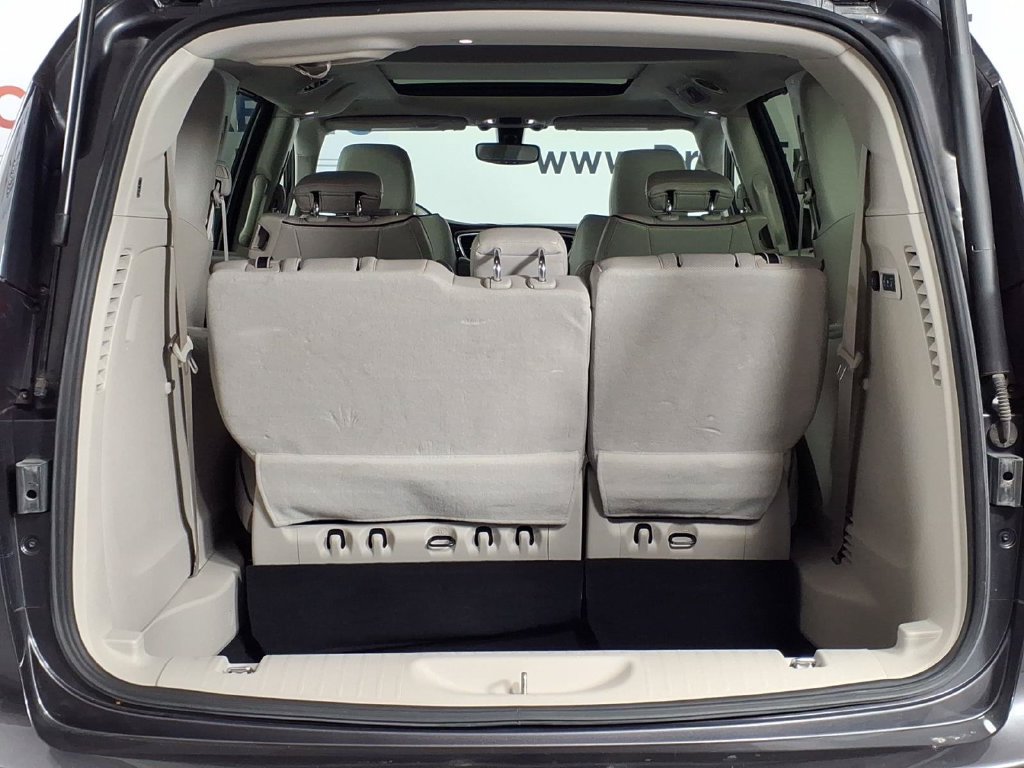 Used 2020 Chrysler Pacifica Limited FWD image 9
