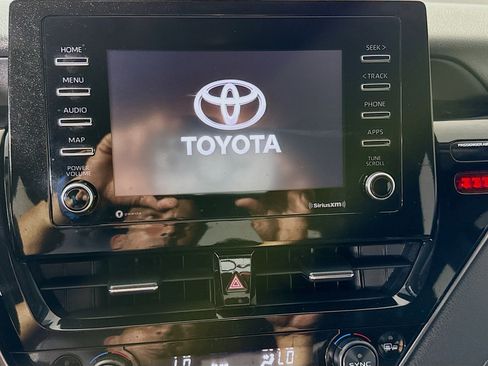 Used 2022 Toyota Camry SE FWD image 18