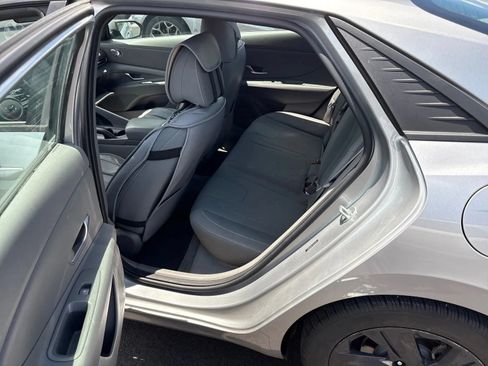 Used 2021 Hyundai Elantra SEL FWD image 5