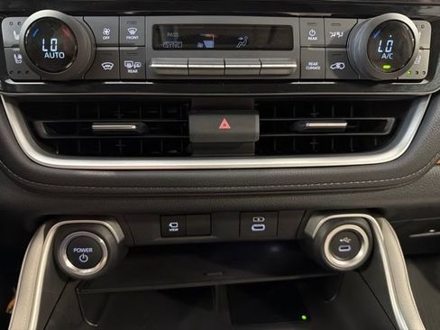 Used 2024 Toyota Grand Highlander AWD Hybrid image 22