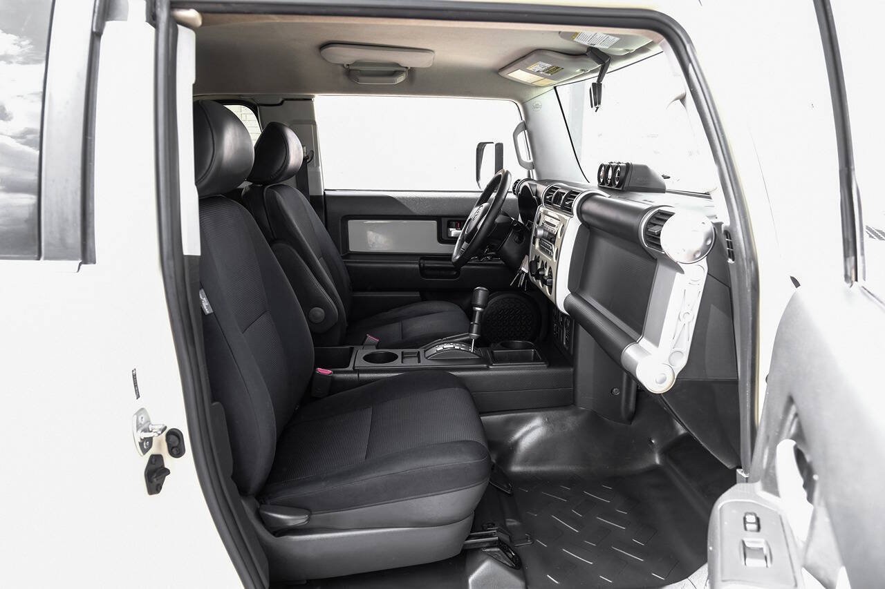 Used 2008 Toyota FJ Cruiser 2WD w/ Upgrade Pkg 2 image 34